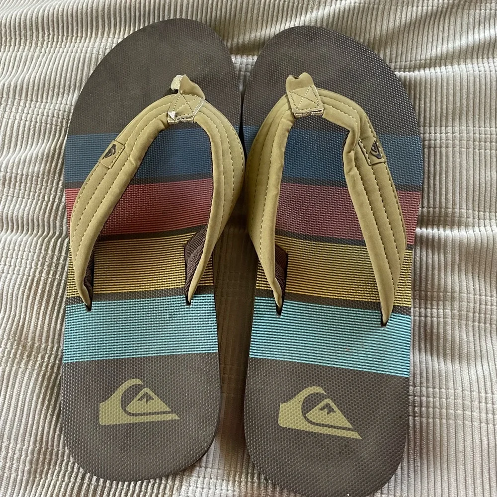 Quiksilver Men's Brown Flip Flops with Multicolor Stripes